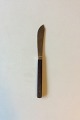 Almue Cohr 
Brass and Wood, 
Cake Knife. 
Measures 24.4 
cm / 9 1/2"
