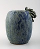 Arne Bang. Keramik vase med bladværk. 
