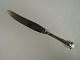 Butterfly. 
Silver (830). 
Dinner knife. 
Length 24.5 cm. 
There are 12 
pieces in 
stock.