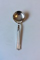 Diplomat silver 
plate Serving 
Spoon A.P. 
Berg. 
Measures 21.8 
cm / 8 37/64"