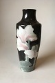 Rorstrand Per 
Algot Eriksson, 
Black Vase with 
Flower 
Decoration. 
Measures 28 cm 
/ 11"