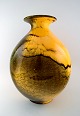 Huge Kähler, Denmark, Svend Hammershoi, glazed floor vase in stoneware.
Beautiful uranium yellow glaze.