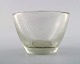 Tapio Wirkkala for Iittala. 
Klar kunstglas vase med indgraveret dekoration i form af striber.