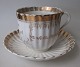 Enorme Tasse 
und Untertasse, 
CT Altwasser, 
Deutschland, 
19. Jahrhundert 
aus weißem 
Porzellan mit 
...