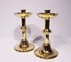 A pair of tall round brass candlesticks, in great vintage condition from around 
the 1930s.
5000m2 showroom.