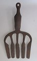 Antique Danish 
handsmith eel 
iron, 19th 
century. 
Length: 35 cm. 
B: 16 cm.