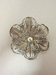 Brooch made of silver, filigree work
Stamp: 925s
Diam: 4cm
PLEASE NOTE: NO SILVER IN THE SHOWROOM - please contact us presentation