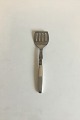Hingelberg No 
18 Sterling 
Silver Herring 
Fork. Measures 
16.9 cm / 6 
21/32"