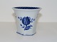 Royal 
Copenhagen 
Tranquebar, 
small beaker.
Decoration 
number 11/1240.
Height 6.3 
cm., ...