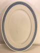 Blauer Fan.
Dish
Royal 
Copenhagen RC 
Nr. 1212 - 
11508
  2.sortering.
  Länge 38 cm. 
Breite: ...
