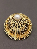 ! 4 carat vintage brooch  with genuine pearl sold