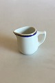 Royal 
Copenhagen 
Hotel Espresso 
Creamer No 
9615. Measures 
6 cm / 2 23/64 
in.