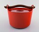 Sarpaneva for Rosenlew, Finland. Cast iron casserole in red enamel.
The original model from 1959.