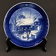 Diameter 18 cm.
The plate is 
designed by 
Sven 
Vestergaard.
Motive: 
Christmas at 
the Manor ...