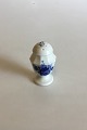 Royal 
Copenhagen Blå 
Blomst Angular 
Salt Shaker No 
8681. Measures 
8681 cm / 2 
61/64 in.