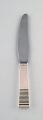 Georg Jensen 
Parallel. 
Dinner knife in 
sterling 
silver.
Measures 23 
cm.
Stamped.
In very good 
...