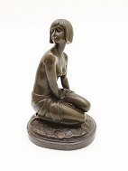 A Gennarelli 1881-1943 art deco sculpture of woman sold