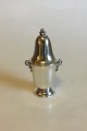 Georg Jensen 
Sterling Silver 
Shaker No 363. 
Måler 12.5 / 4 
59/64 in. 
Weighs 129 g / 
4.55 oz.