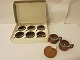 Tea cups/tea mugs made of glass with a holder made of teak, - this is retro 
6 stk. in the original box and 2 stk. and 6 stk. small "saucers" also made of 
teak
In a good condition