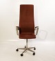 The Oxford classic office chair, model 3292, in patinated elegance leather by 
Arne Jacobsen and Fritz Hansen.
5000m2 showroom.