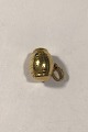 Goldcharm 18 kt 
gold 
Barrel-shaped 
Measures 0.9 x 
1.2 cm/0.35" x 
0.47" Weight 
1.2 gr/0.04 oz