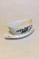 Royal 
Copenhagen 
Green Flower 
Curved Gravy 
Boat No 1651. 
Measures 23 cm 
/ 9 1/16 in.
