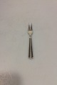 Margit Krone 
Silver Cold 
Meat Fork
Measures 
14,6cm / 5 3/4"
