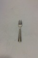 Margit Krone 
Silver Cake 
Fork
Measures 
14,4cm / 5 
2/3".