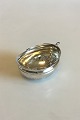 Silver Tea 
Strainer. 
Measures 6 cm / 
2 23/64 in. x 5 
cm / 1 31/32 
in. Weighs 14.8 
g / 0.52 oz.