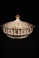 Round lid bowl 
in "Henriette" 
by Royal 
Copenhagen.
Decoration 
number 444/8535
Factory 1st 
...
