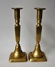 Pair of English 
antique brass 
candles, 19th 
century. 
Height: 25 cm.
