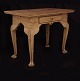 A light brown 
Rococo table
Denmark circa 
1760
H: 77cm. Top: 
90x61cm