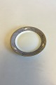 Royal 
Copenhagen Grey 
Magnolia Cake 
Plate No 617. 
Measures 17 cm 
/ 6 11/16 in.