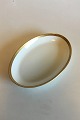 Bing & Grondahl 
Josehine Oval 
Dish No 39. 
Measures 23.5 
cm / 9 1/4 in. 
x 15 cm / 5 
29/32 in.