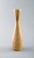 Carl-Harry Stålhane, Rørstrand, slim ceramic vase.
Beautiful glaze in light brown shades.