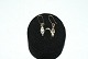 Brick Earrings 
in 14k Gold 
(hanger) 5rk
Stamp: BNH 585
Height 3.0 cm
Wide 0.5 cm
Checked ...