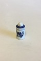 Royal 
Copenhagen Blue 
Tranquebar Salt 
Shaker No. 
1009. Measures 
7.5 cm / 2 
61/64 in.