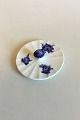 Royal 
Copenhagen Blue 
Flower Angular 
Lid No 8563. 
Measures 11.5 
cm / 4 17/32 
in.