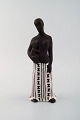 Sjælden Michael Andersen figur i form af afrikansk kvinde med barn. Keramik fra 
Bornholm. 1950