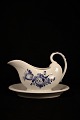 Royal 
Copenhagen Blue 
Flower, 
Braided, 
sauceboat on 
fixed dish from 
before 1923. 
...