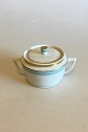 Royal 
Copenhagen 
Dybbol Sugar 
Bowl No 9479. 
Measures 9 cm / 
3 35/64 in. x 
12 cm / 4 23/32 
in. dia.