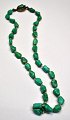 Turquoise 
necklace. 20th 
century. With 
silver lock. 
Length: 45 cm.