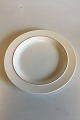 Royal 
Copenhagen Red 
Line Round Dish 
No 3047. 
Measures 33 cm 
/ 12 63/64 in.