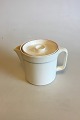 Royal 
Copenhagen Red 
Line Tea Pot No 
3044. Measures 
14 cm / 5 33/64 
in. x 14 cm / 5 
33/64 in. dia.