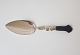 Serving spade 
in silver with 
handle in wood 
Stamped three 
towers 1930 - 
SF 
Engraving on 
the ...