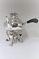Georg Jensen. 
Blossom. Large 
teapot with 
burner. Design 
Georg Jensen. 
Model 2B. 
Height 29 cm.