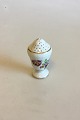 Royal 
Copenhagen 
Light Saxon 
Flower Pepper 
Shaker No 1706. 
Measures 8 cm / 
3 5/32 in.