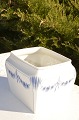 "Empire" Bing & 
Grondahl 
porcelain. B&G 
Empire bucket 
without cover. 
Length 16 X 
13.5cm. Height 
...