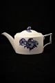Royal 
Copenhagen Blue 
Flower Braided 
oval teapot. 
Decoration 
number: 
10/8119. Before 
1923. ...