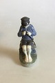 Royal Copenhagen Figur Snittende Dreng No 905 PMN